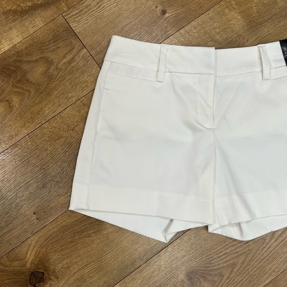 NWT New York and Company The Bleecker short - Size 0 - Picture 2 of 7